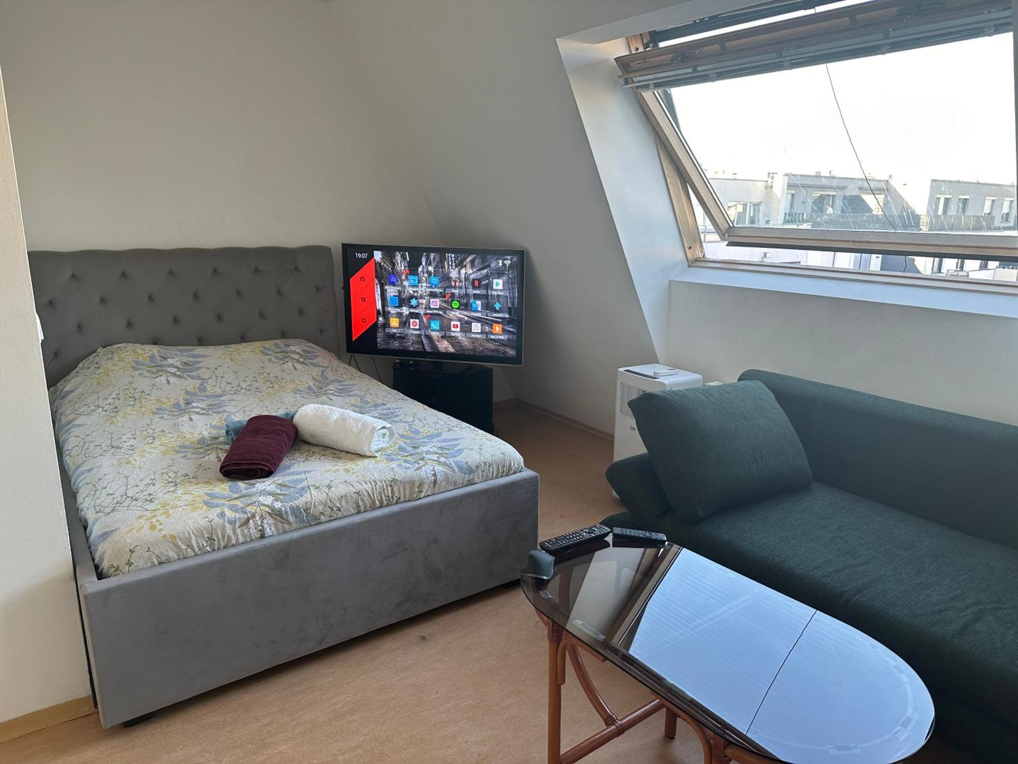 Cozy Bright Penthouse Close To U1 And U6 Metros Vienna Exterior photo